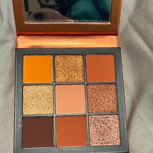 HUDA BEAUTY Vibrant Earthy Tones Eyeshadow Palette